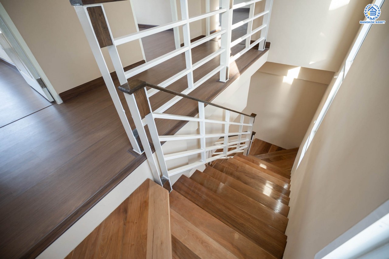 บ้านมือสองตกแต่งใหม่ โครงการ ดีซิโอ้ อรดา ราชพฤกษ์ หลังมุม เนื้อที่ 50.6 ตร.ว. ตอบโจทย์ทุกการอยู่อาศัย ฟังก์ชัน 3 ห้องนอน 3 ห้องน้ำ 2 ที่จอดรถ บรรยากาศเงียบสงบ บนทำเลเดินทางสะดวก เชื่อมต่อหลายเส้นทาง ใกล้รถไฟฟ้าสายสีม่วง "สถานีบางรักใหญ่"